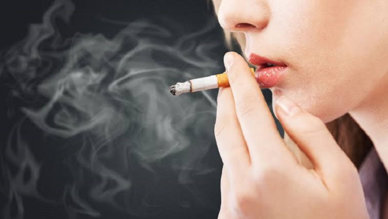 Smoking-is-one-of-the-causes-of-blackheads