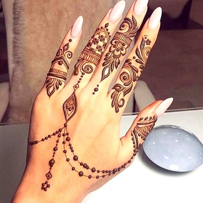 Simple arabic finger mehndi art