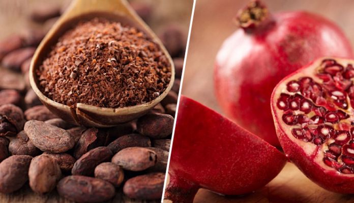 2. Pomegranate and Cocoa Powder Face Pack