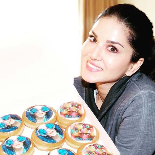 12. The Food Lover Sunny Leone Without Makeup