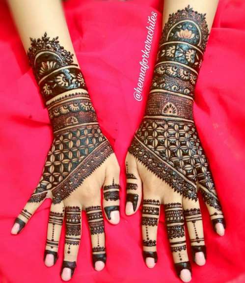 Trendy Back of The Hand Bridal Mehndi Design 2023