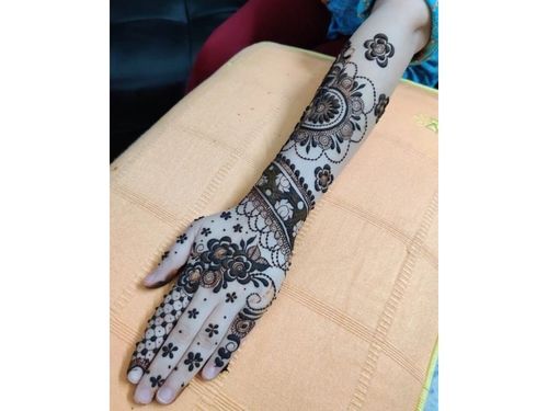 rooting for the gorgeousness of finger mehndi design