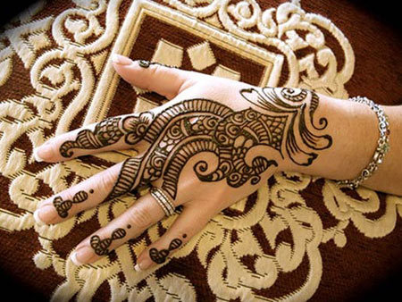 Floral and geometric mehndi design for Eid