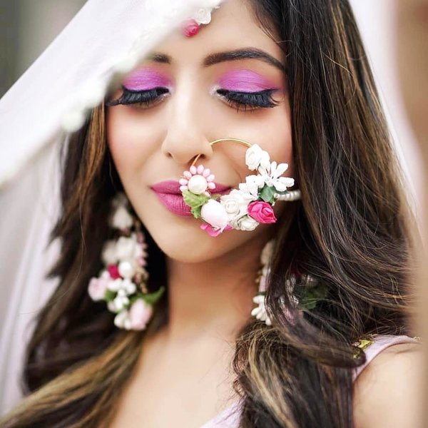 Uplift your mehndi look with pretty florals