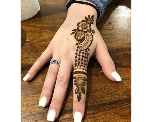 finger mehndi design