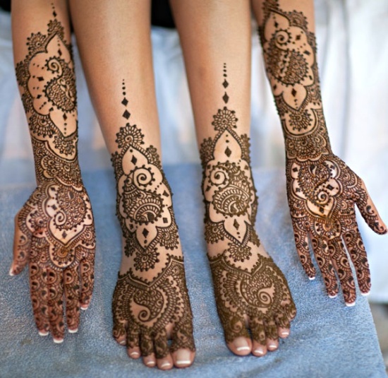 Dark Henna Design