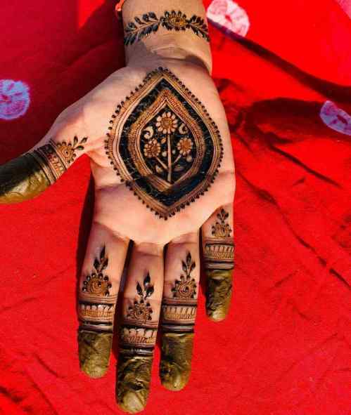 Beautiful Palm Mehndi Design For Bride