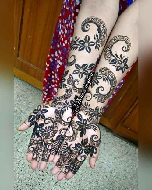 Pretty Bridal Mehndi Design